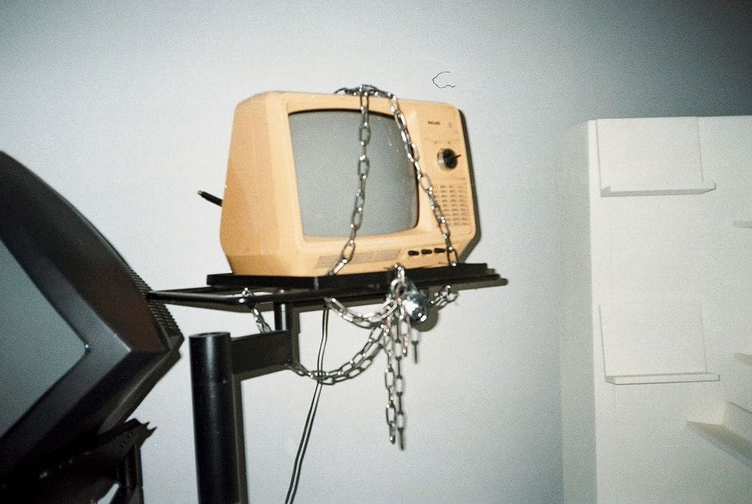 Behind the Scenes: What Goes Into Producing a High-Quality TV Broadcast